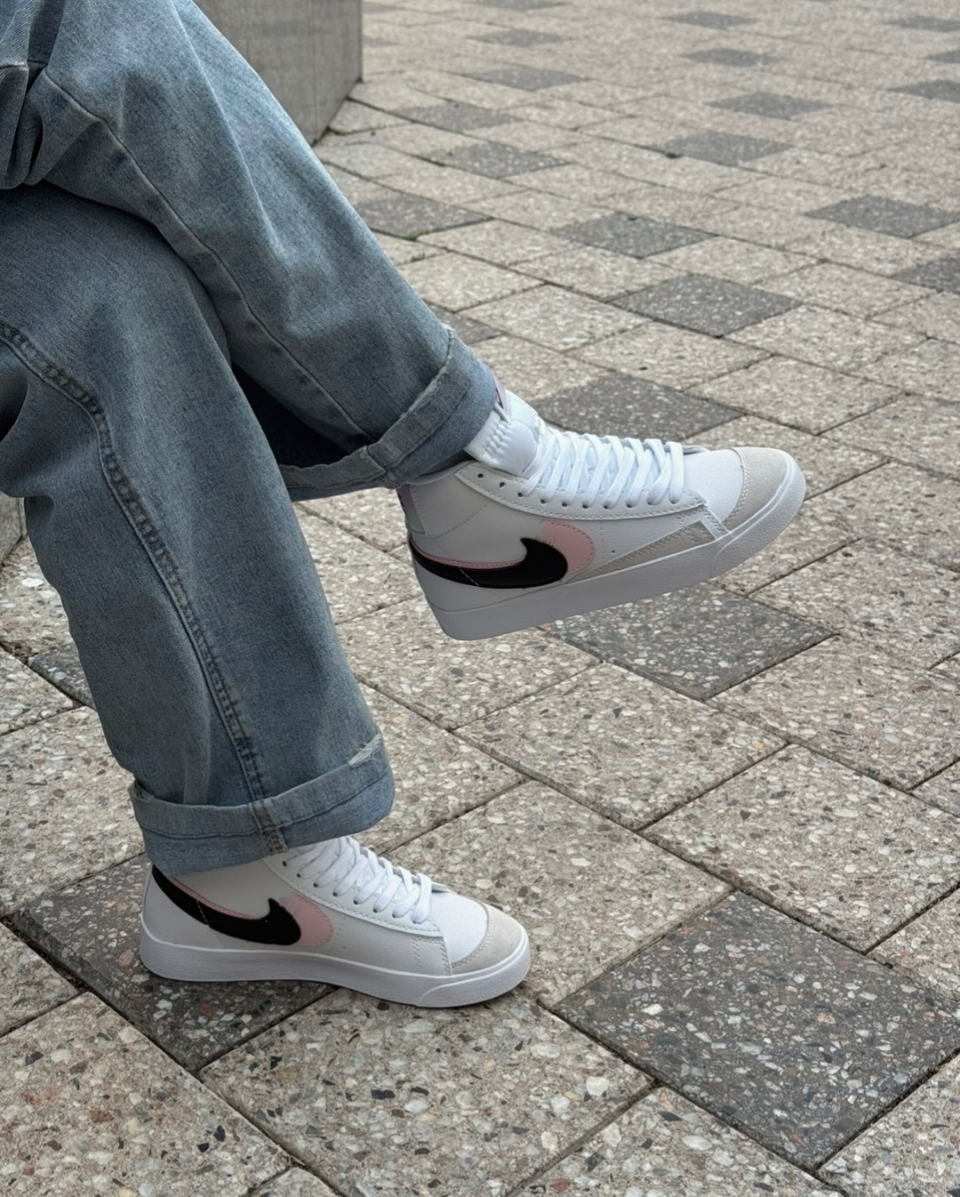 Blazer Mid 77 SE White Arctic Punch Sneakers