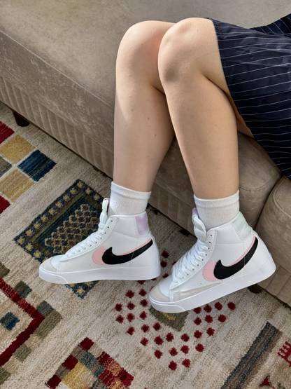 Blazer Mid 77 SE White Arctic Punch Sneakers