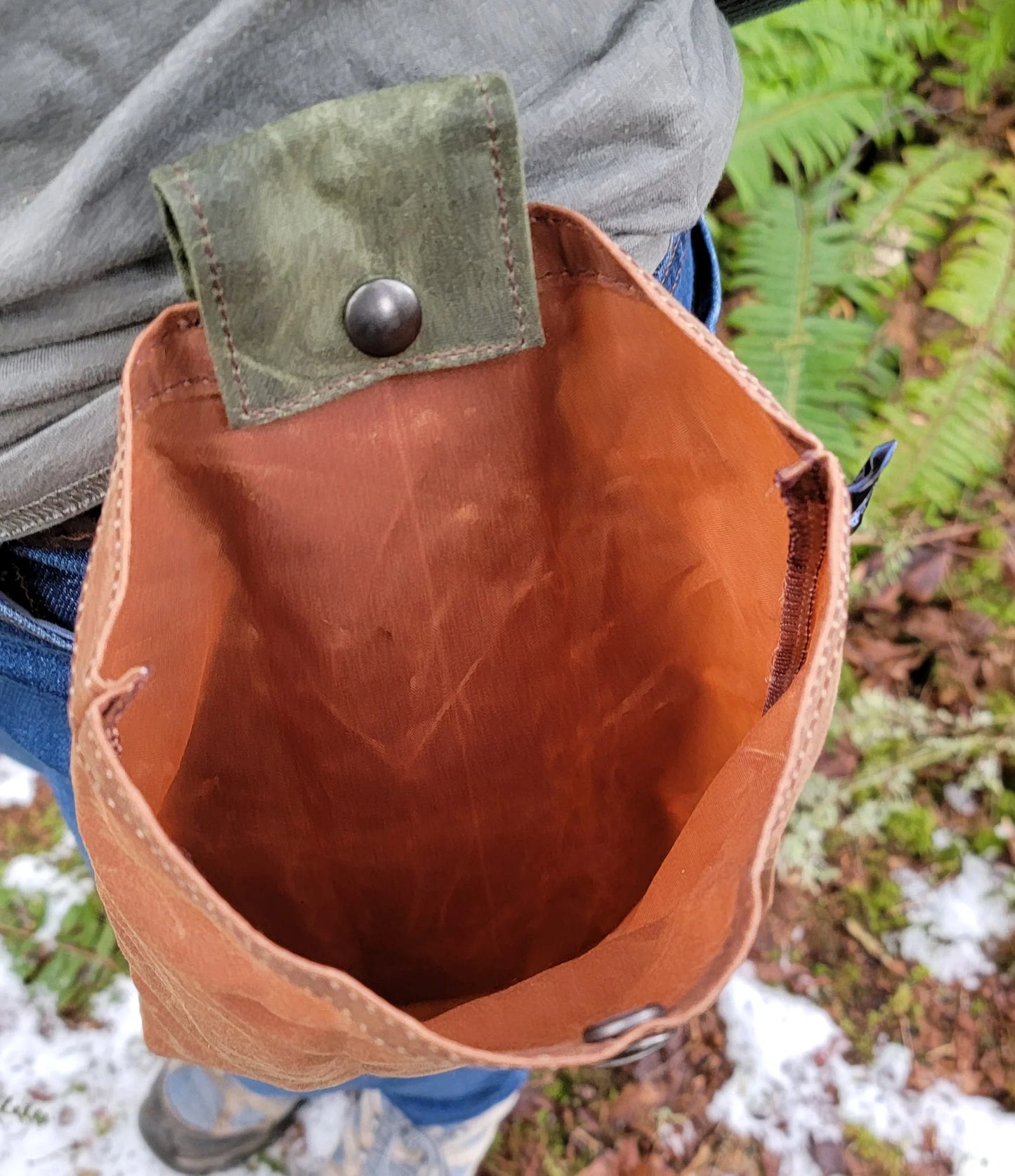 Deep Waxed Canvas Foraging Pouch – Hip Bag for Adventure