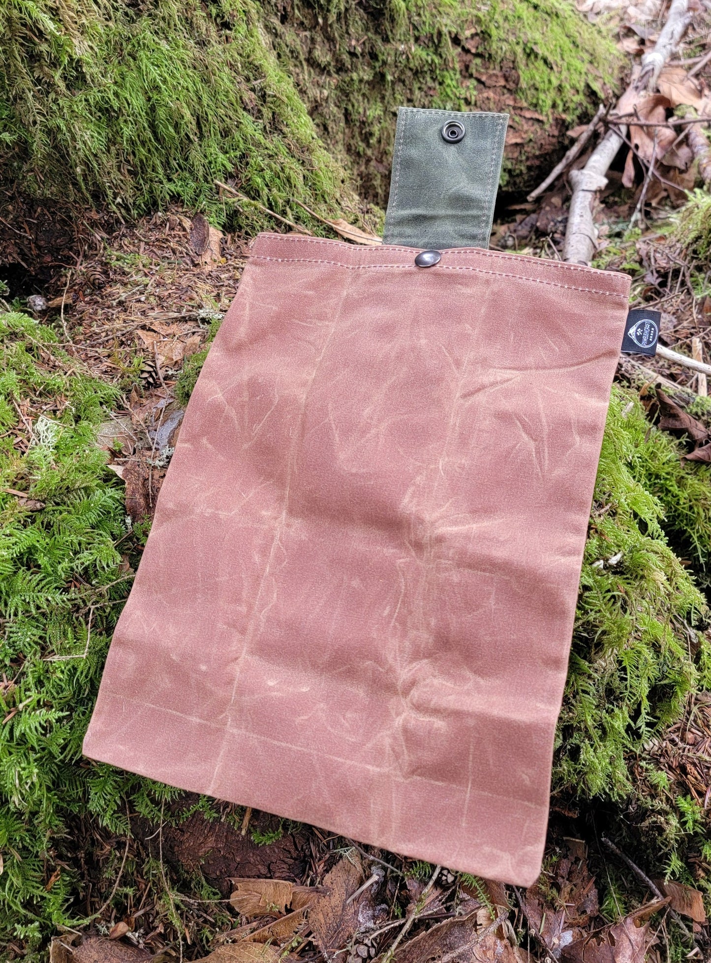 Deep Waxed Canvas Foraging Pouch – Hip Bag for Adventure