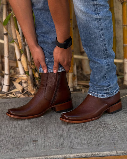 Mesa Trail Square-Toe Boots – Distressed Brown Leather