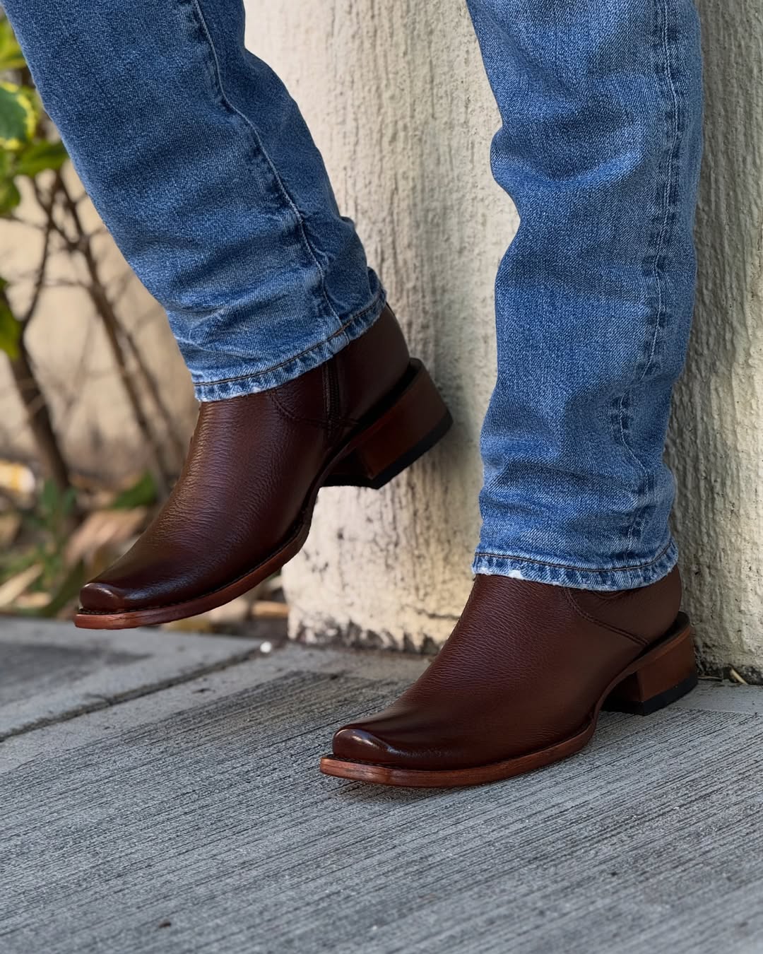 Mesa Trail Square-Toe Boots – Distressed Brown Leather