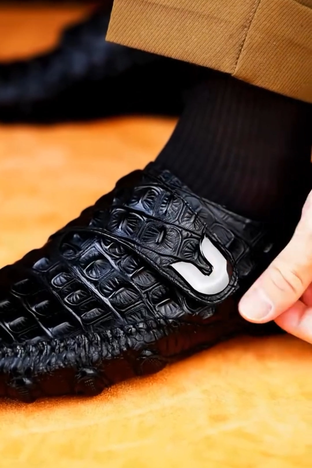 Luxury Black Crocodile Pattern Leather Loafers with Metal Buckle