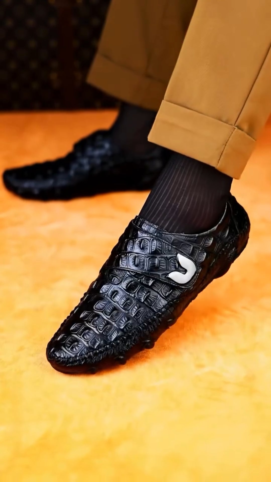 Luxury Black Crocodile Pattern Leather Loafers with Metal Buckle