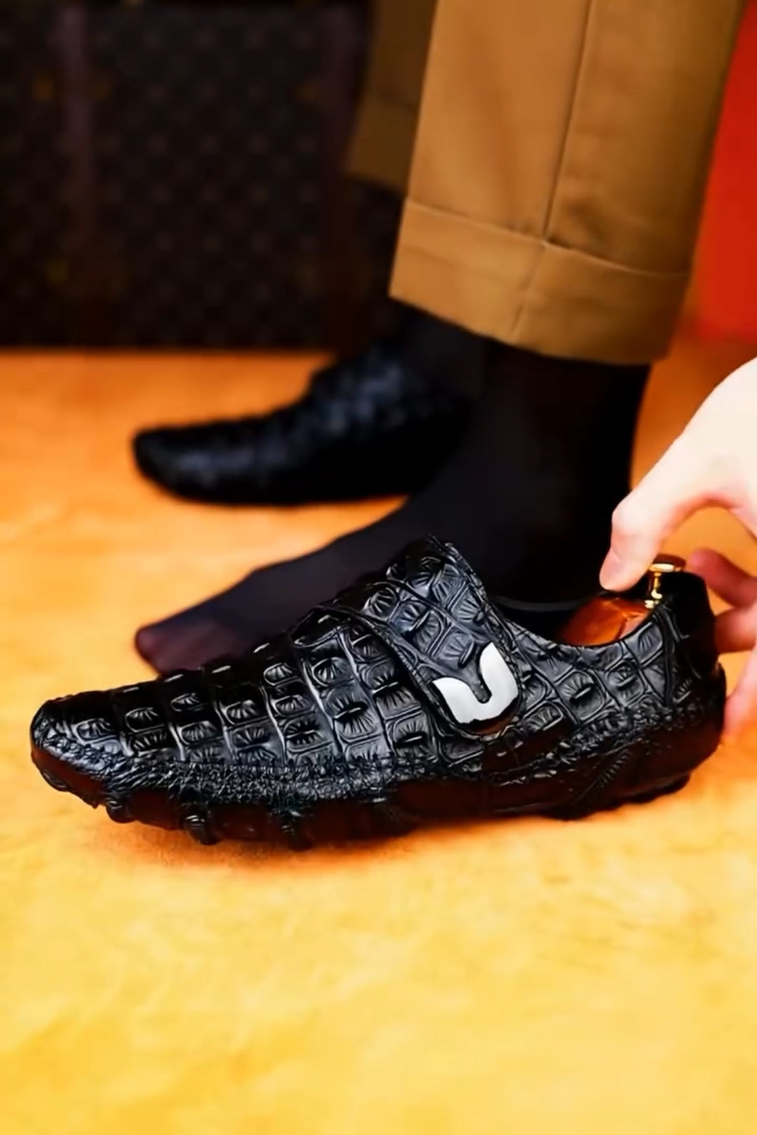 Luxury Black Crocodile Pattern Leather Loafers with Metal Buckle