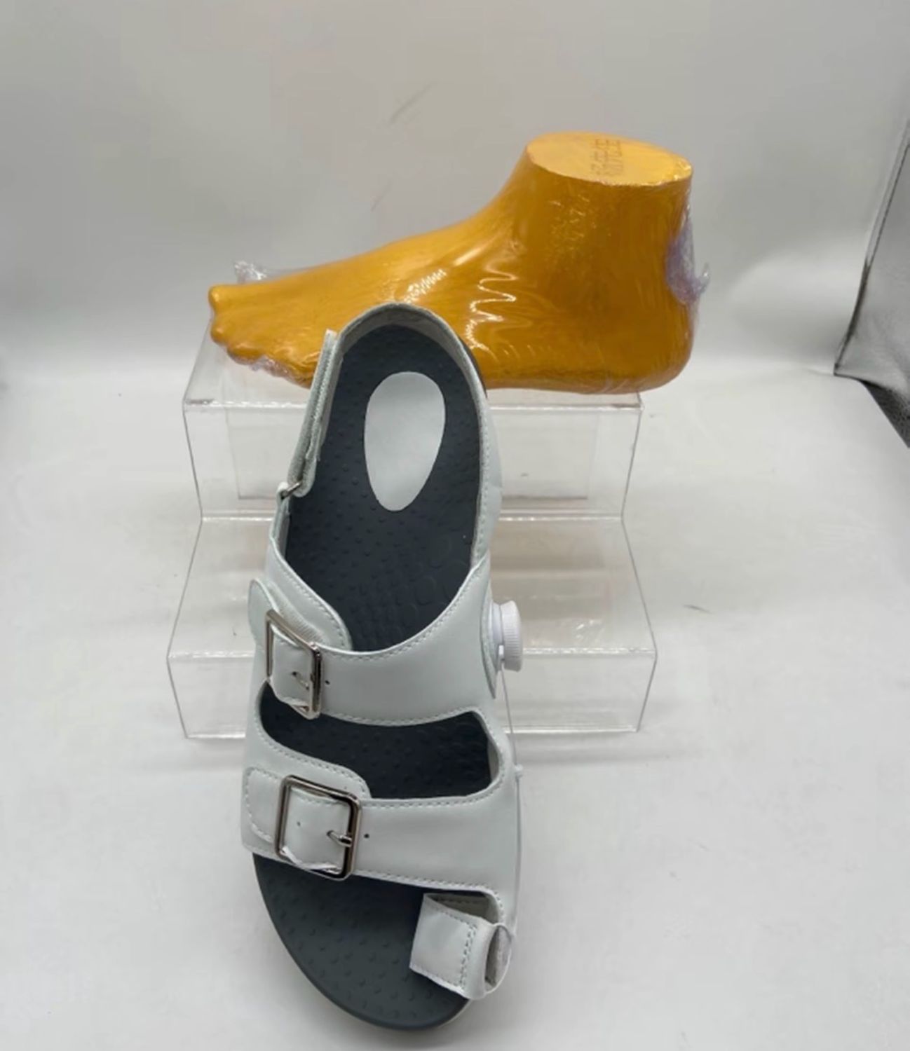 Custom-Made Sandals for Correcting Bunions Protruding Bunions and flat feet
