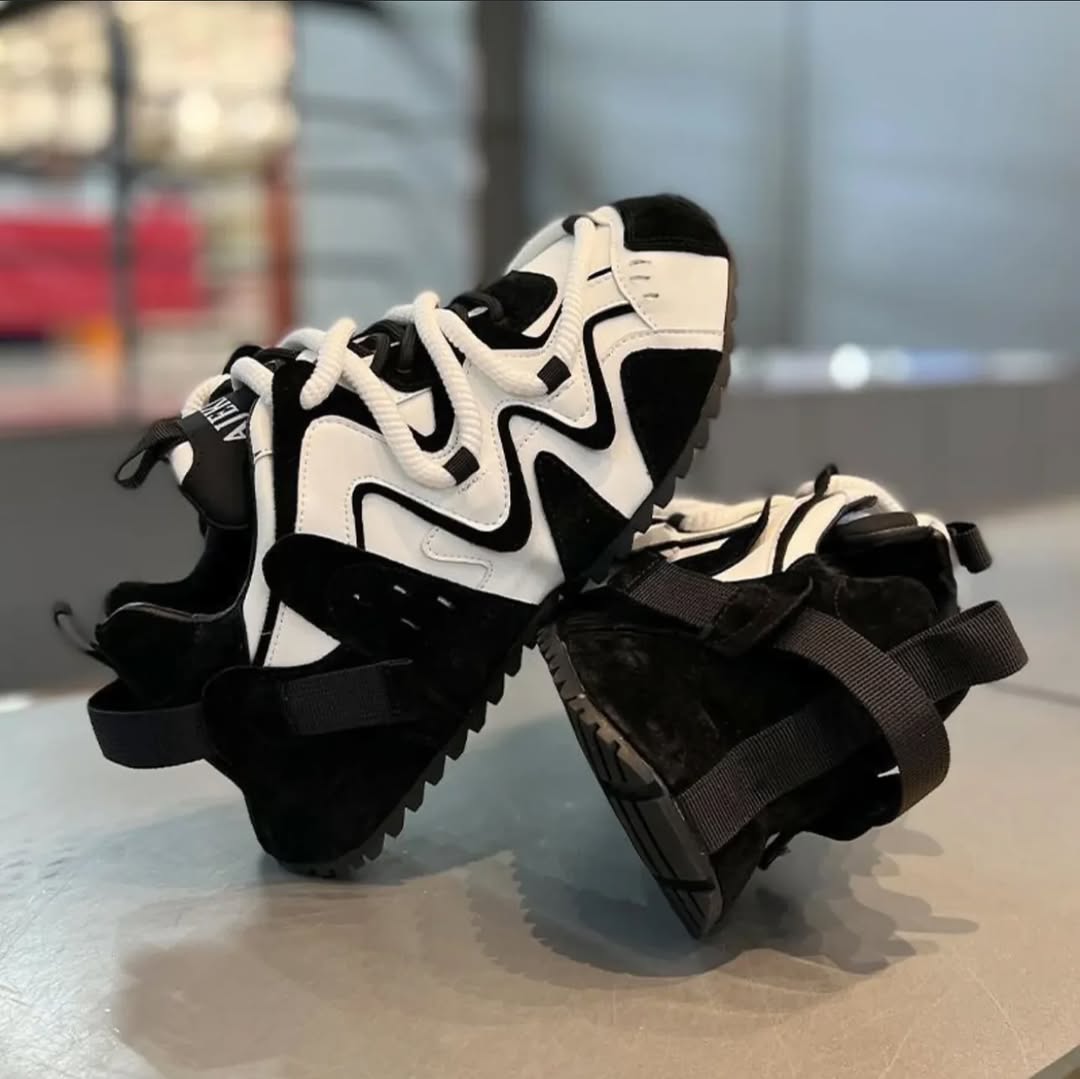 Men’s Low-Top Breathable Skate Sneakers