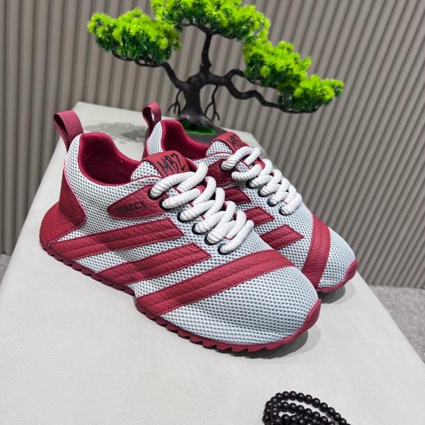 Low-Top Breathable Mesh Chunky Sole Sneakers with Wrapped Outsole