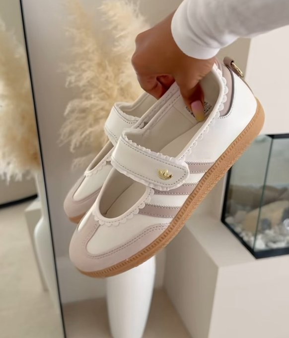 Vintage T Toe Casual Terrace Flats featuring Sweet Ruffled Trim and Midfoot Strap