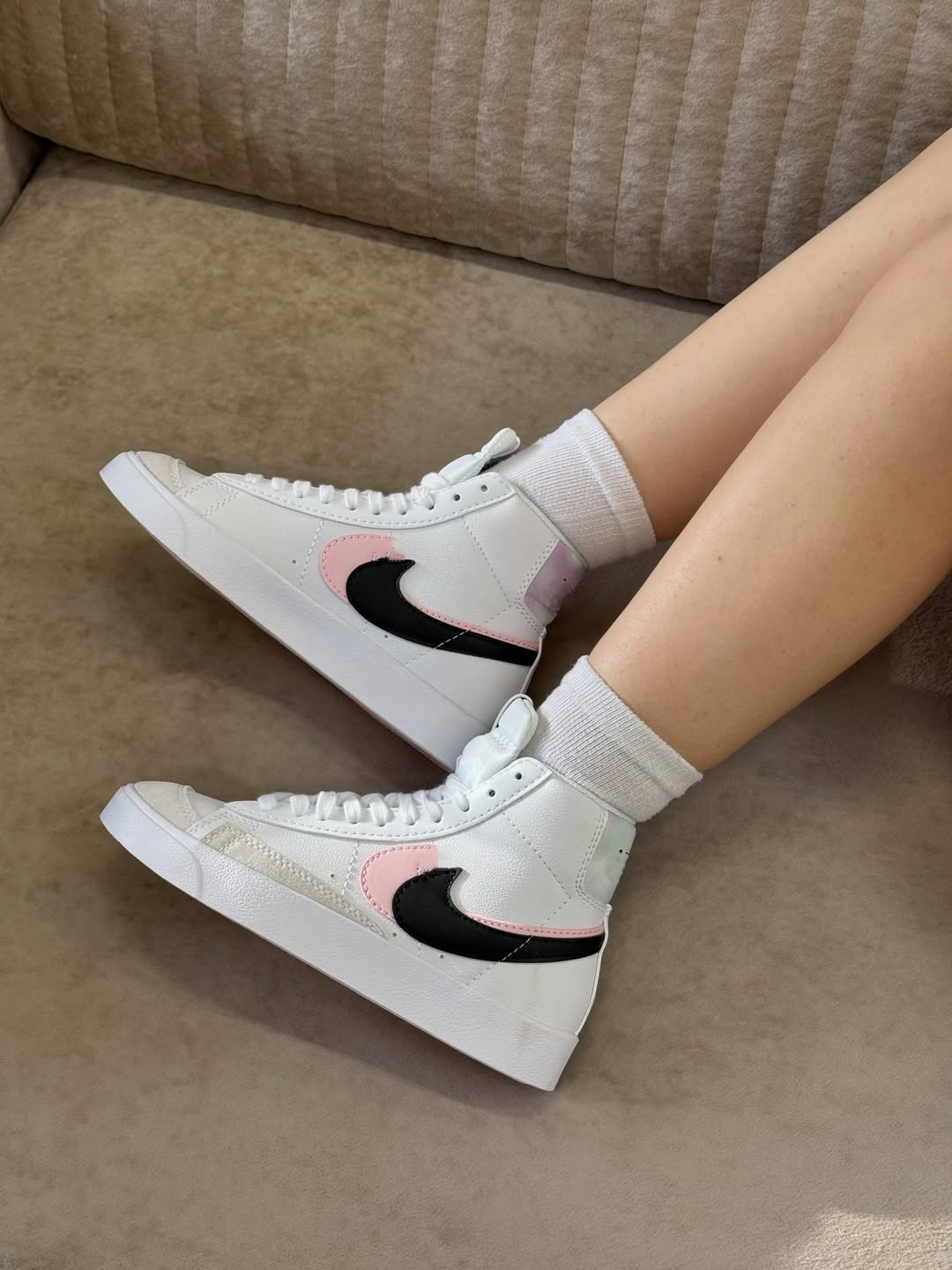 Blazer Mid 77 SE White Arctic Punch Sneakers