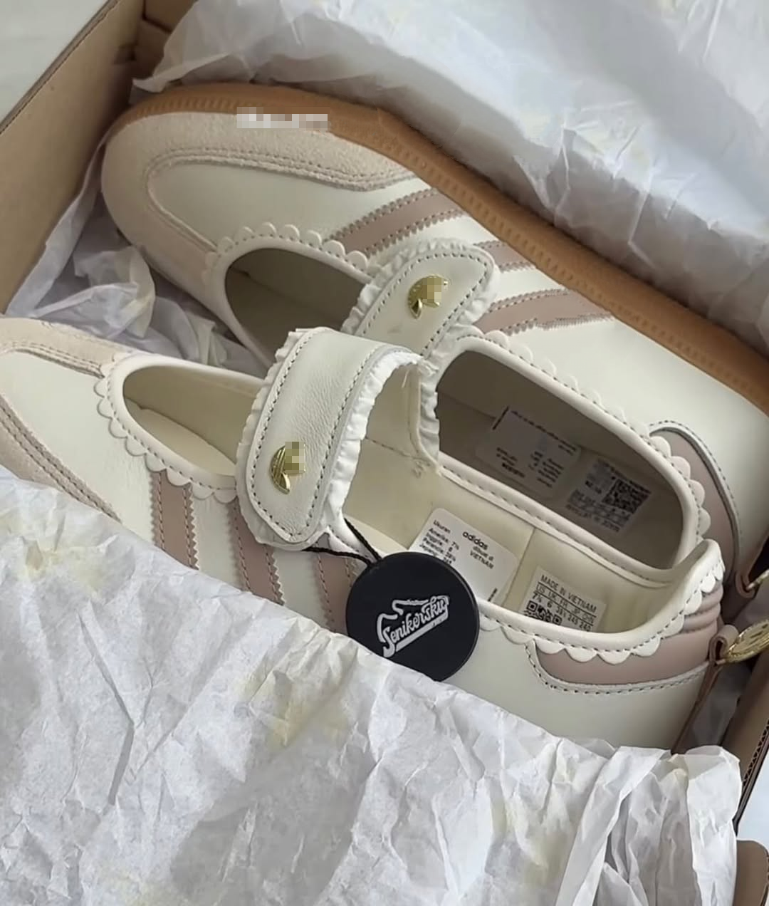 Vintage T Toe Casual Terrace Flats featuring Sweet Ruffled Trim and Midfoot Strap