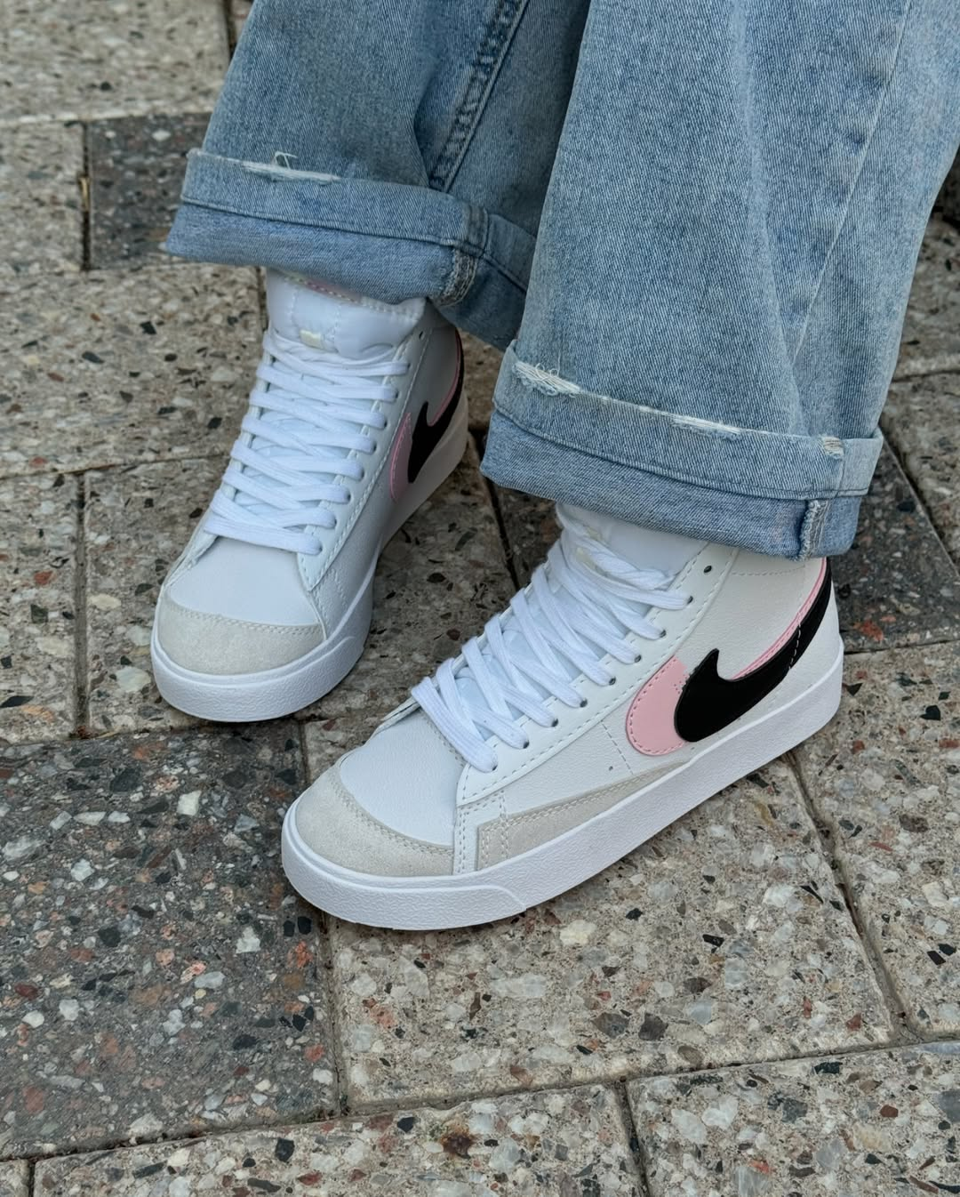 Blazer Mid 77 SE White Arctic Punch Sneakers