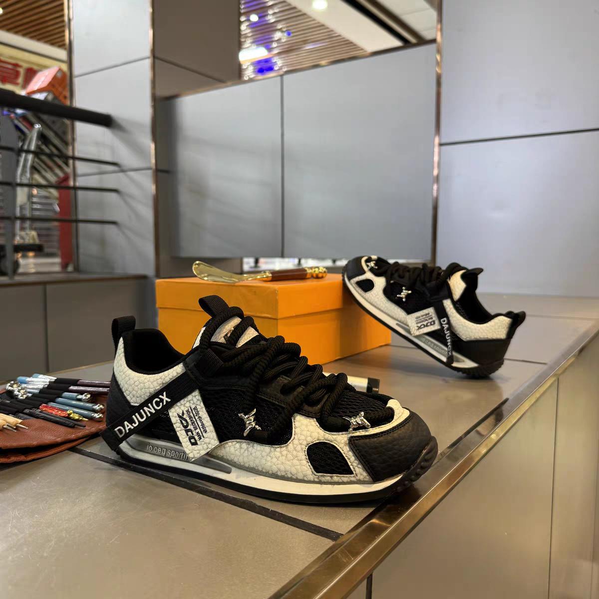 Soft Sole Breathable Mesh Retro Patchwork Casual Sneakers